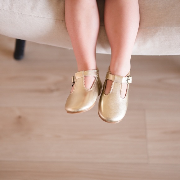 Riley T-Straps - Scalloped - Gold - Picture 3 of 11